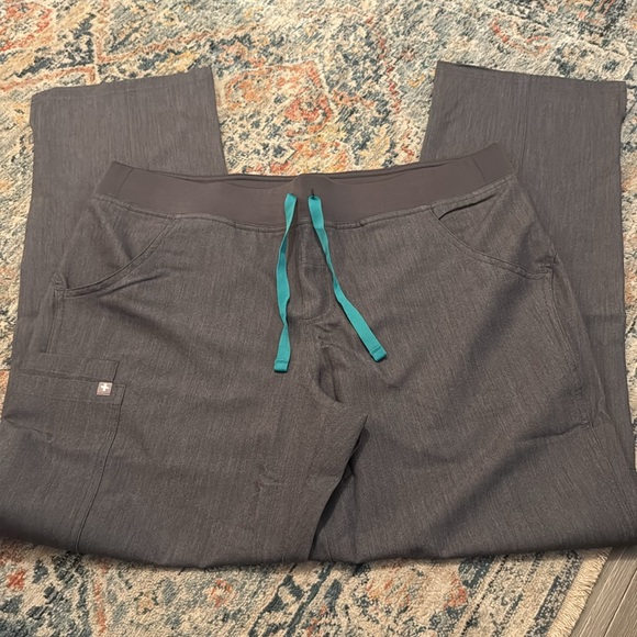 figs womens kade cargo scrub pants in graphite NWT - Picture 2 of 4
